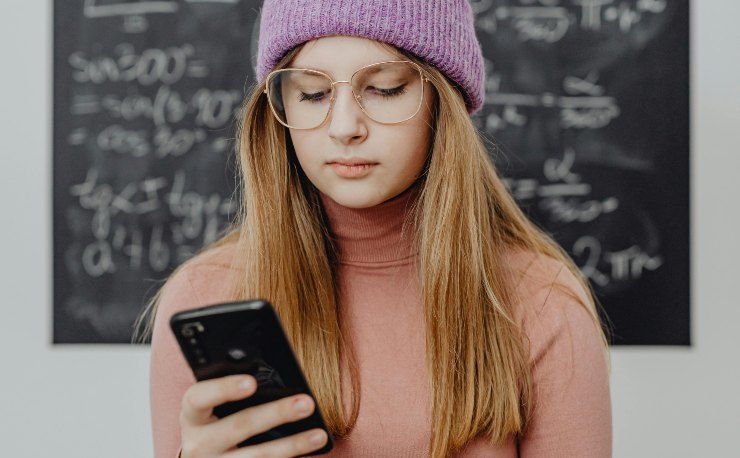 Divieto di usare lo smartphone in classe - CorrierediComo.it