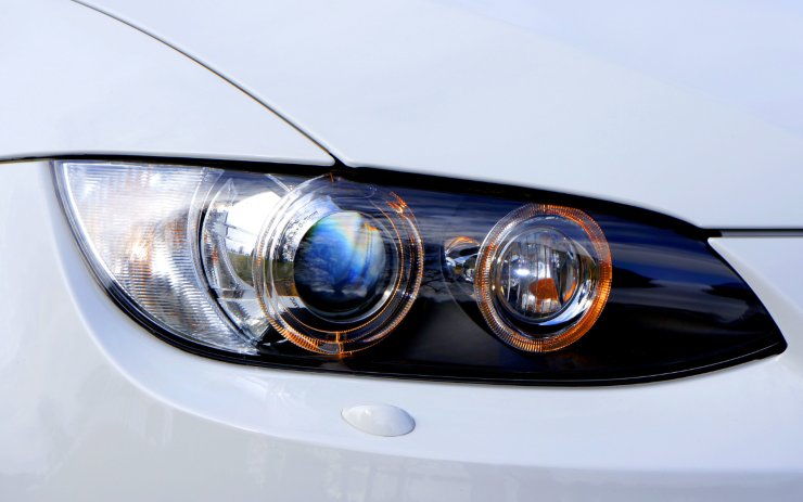 Faro auto sinistro