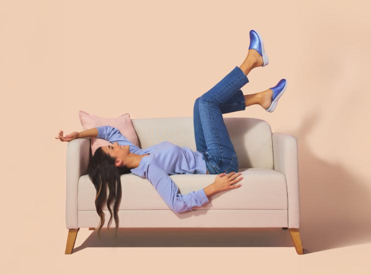 Persona con ciabatte Inblu