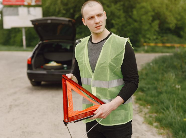 giubbotto catarifrangente- freepik - corrieredicomo.it