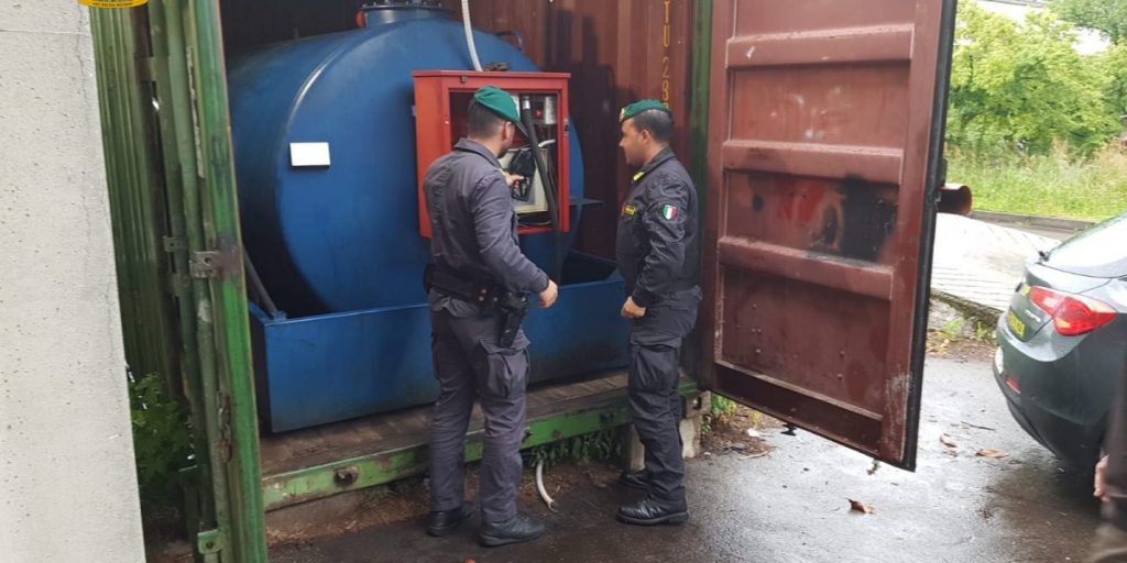 Guanzate, gasolio a 1 euro al litro, arriva la Finanza