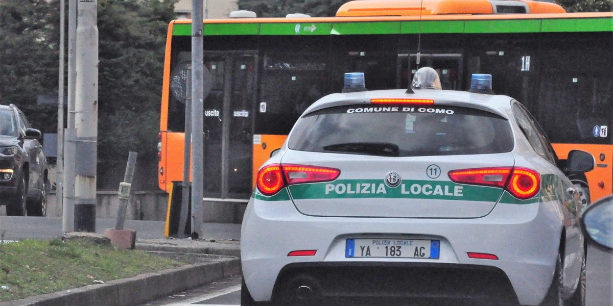 Como, individuato dalla polizia locale il responsabile di un vandalismo