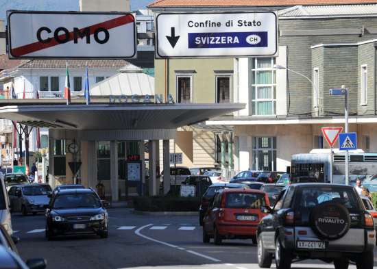 Frontalieri, la Svizzera pronta  a firmare, Ieri incontro a Lugano, ma in Italia tutto l’iter è fermo