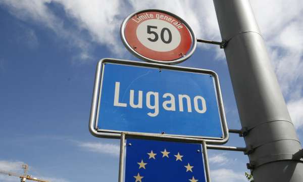 Lugano paradiso fiscale degli italiani. In un libro la storia dei “colletti sporchi” del Canton Ticino