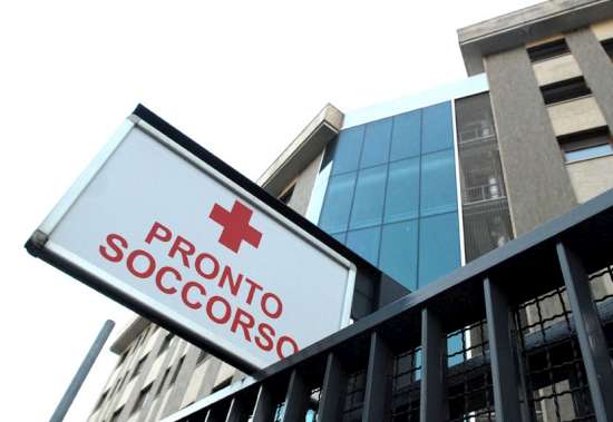 Dramma lungo la strada. Esce di strada con il furgone, muore 44enne