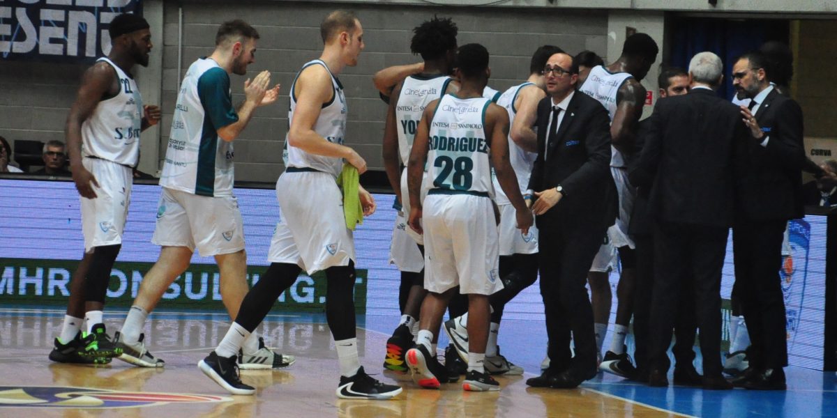 Coach Pancotto: «A Bologna voglio una Cantù  più cinica». Trasferta con la Virtus vietata ai tifosi brianzoli