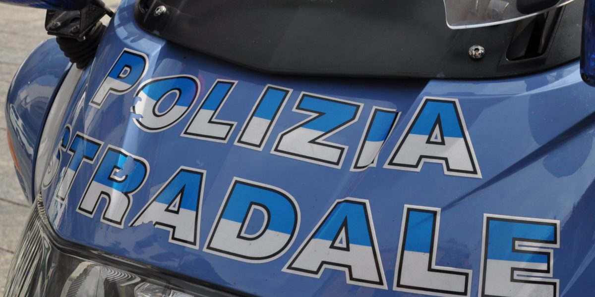 Controlli agli automobilisti in piazza Camerlata: saltano sette patenti