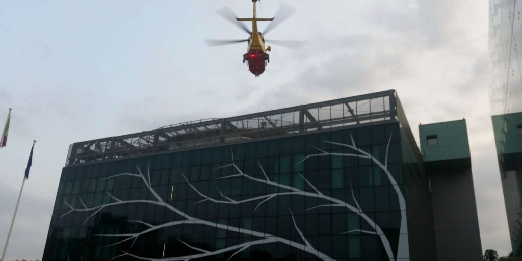 Operaio cade da un’impalcatura, in elicottero all’ospedale di Varese