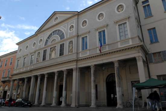 Al Liceo Volta piovono calcinacci. Sgombrata ieri mattina un’aula