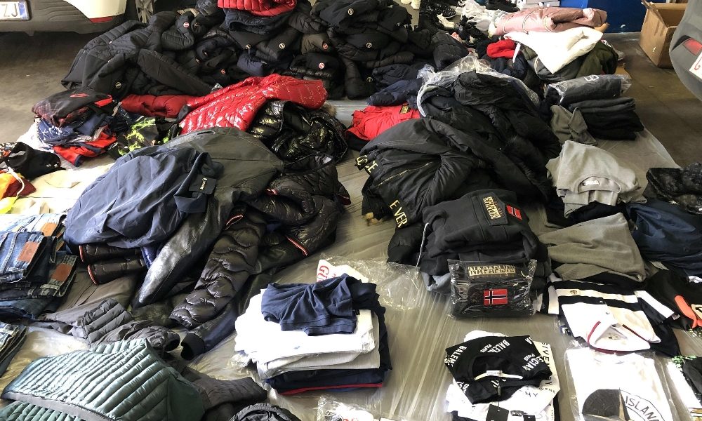 “Boutique del falso”,abiti sequestrati donati a religiosi