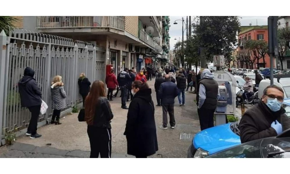 “Folla in Poste Napoli per la pensione”