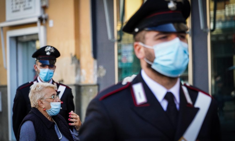 “Mettiti la mascherina”, 21enne aggredisce un carabiniere