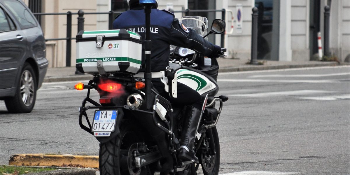 Caos per un maxi-tamponamento in via Napoleona