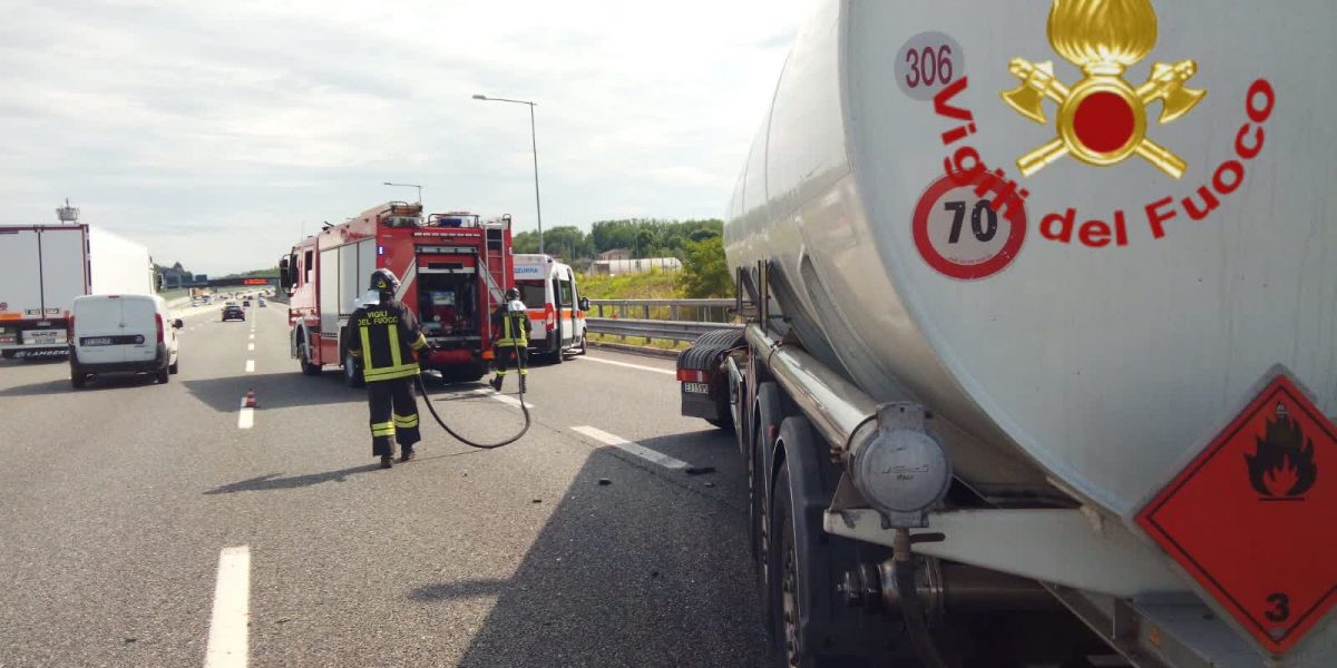 Incidente in A9: scontro tra autocisterna e camion. Feriti i due autisti