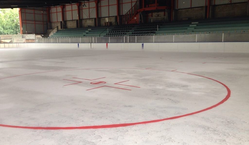 Palazzetto di Casate: la pista è pronta, atleti sul ghiaccio
