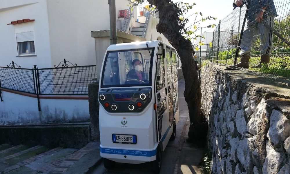 A Capri operativo secondo carrellino elettrico per anziani