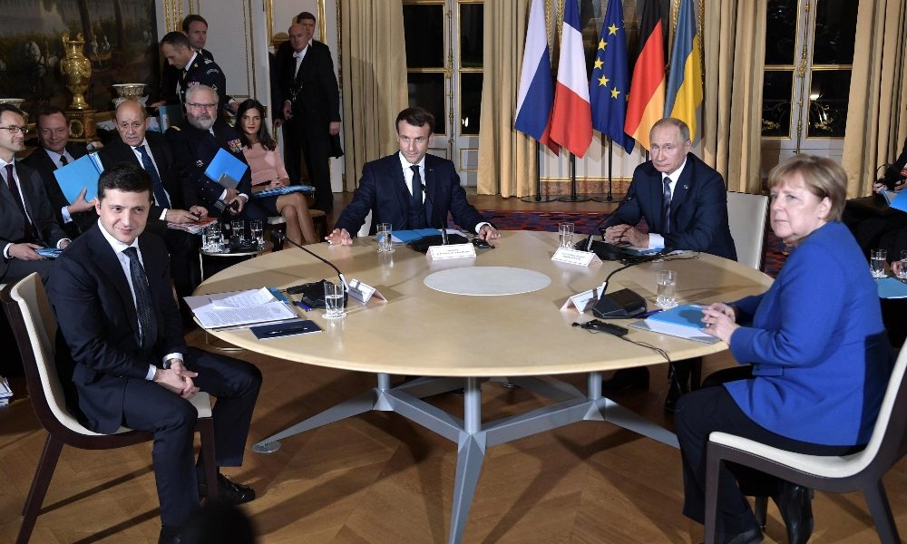A Parigi faccia a faccia Putin-Zelensky