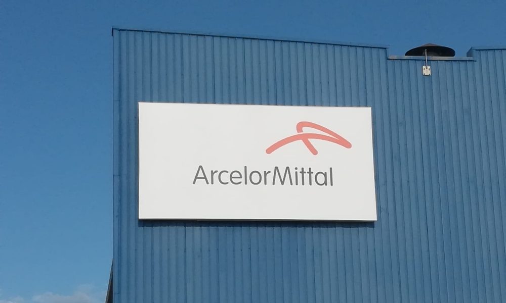 A. Mittal: sindaci Tarantino consegnano fasce a prefetto