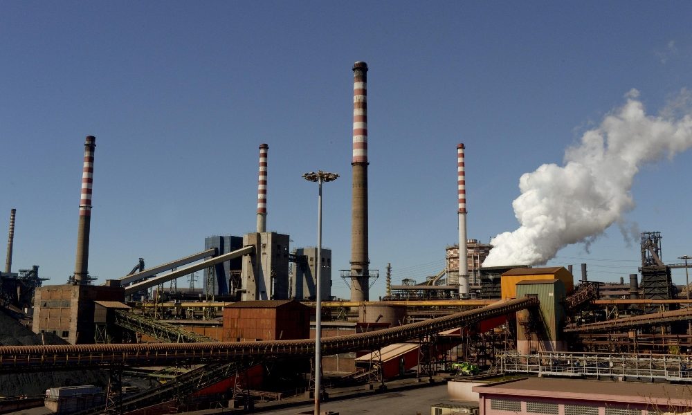 A.Mittal: riduciamo produzione e rallentiamo investimenti