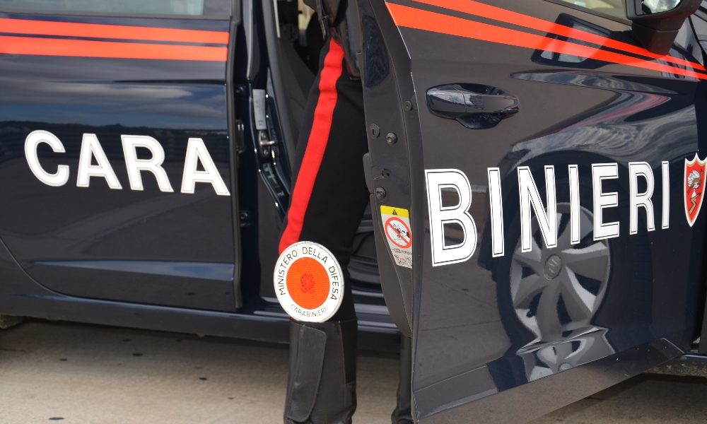 Abusa 16enne in cambio droga, arrestato