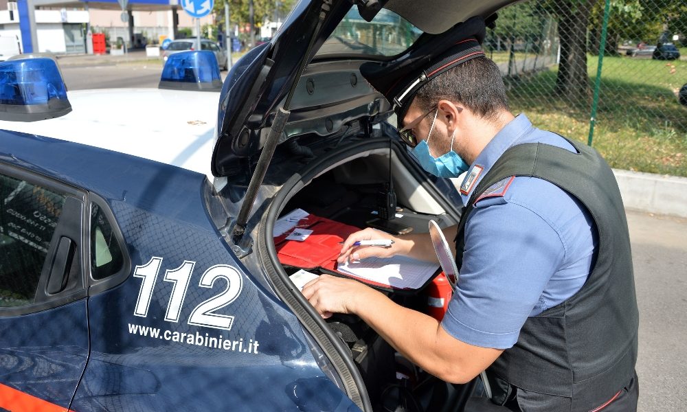 Abusa di 2 clienti, arrestato tassista a Roma