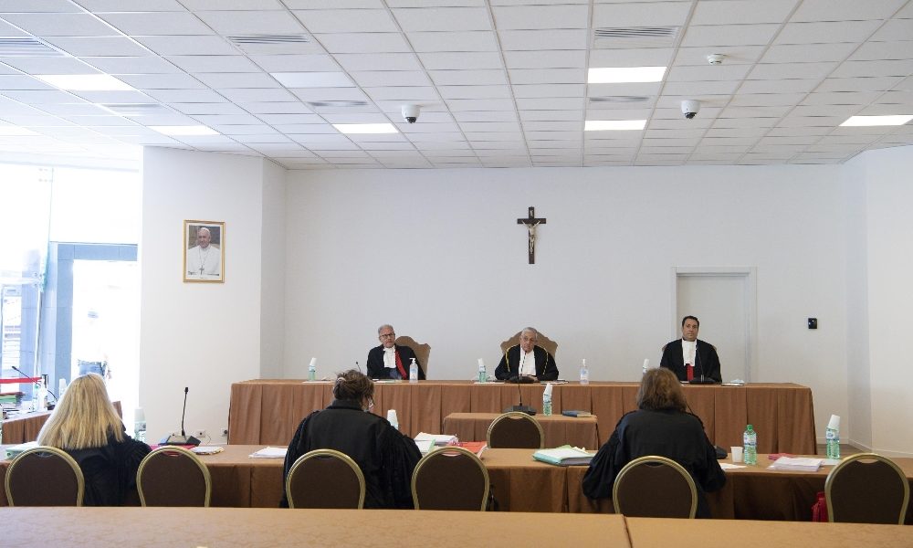 Abusi chierichetti Papa: 6 ottobre la sentenza del processo