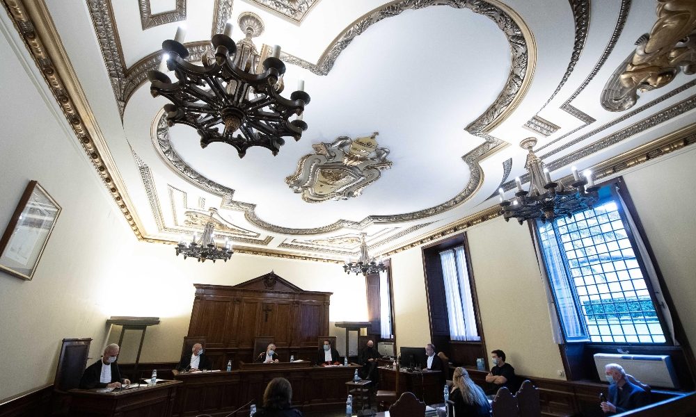 Abusi chierichetti Papa: prosciolti i due imputati
