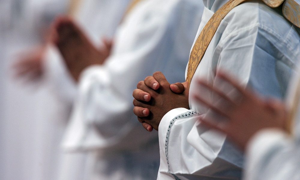 Abusi su minori, indagati 9 religiosi