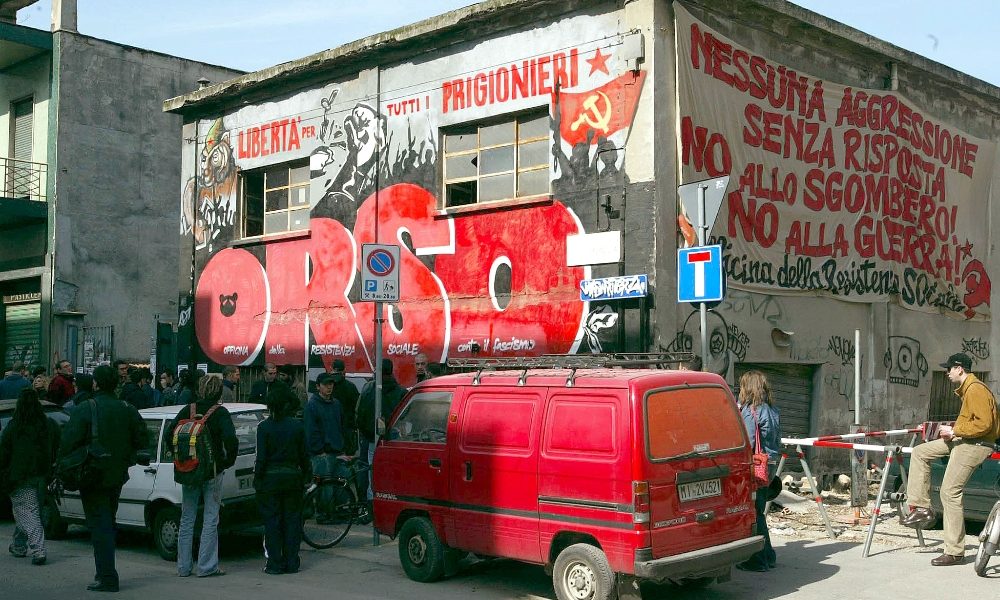 Accerchiarono i pompieri, perquisizioni