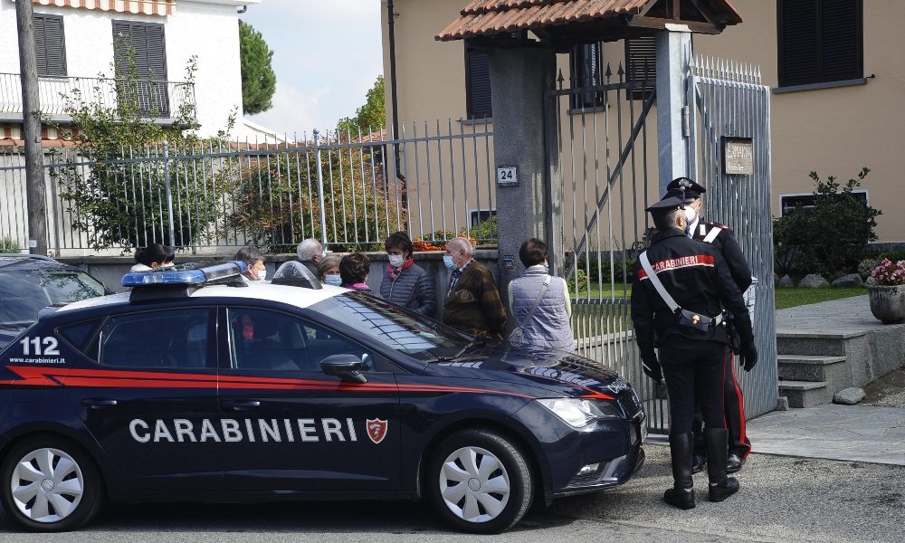Accoltella 21enne e si autodenuncia, 16enne arrestato