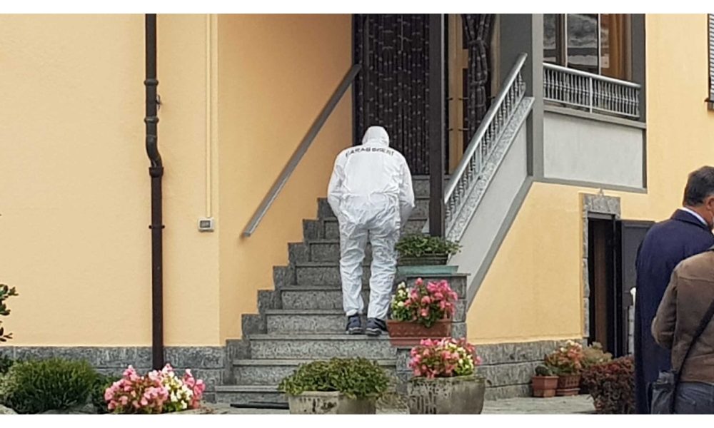 Accoltellata in casa, donna trovata morta nel Torinese