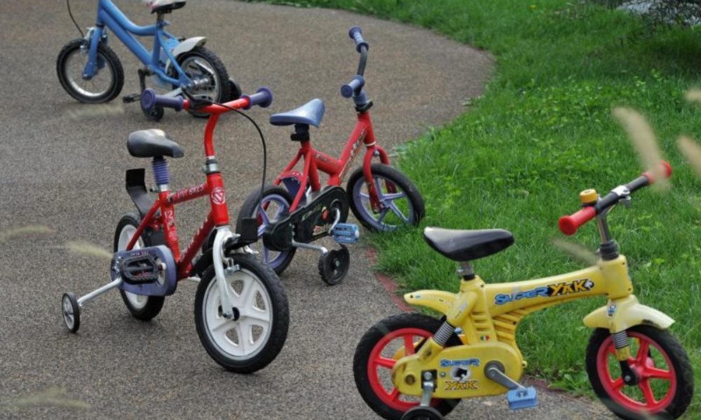 Addio al lavoro per stare con i figli