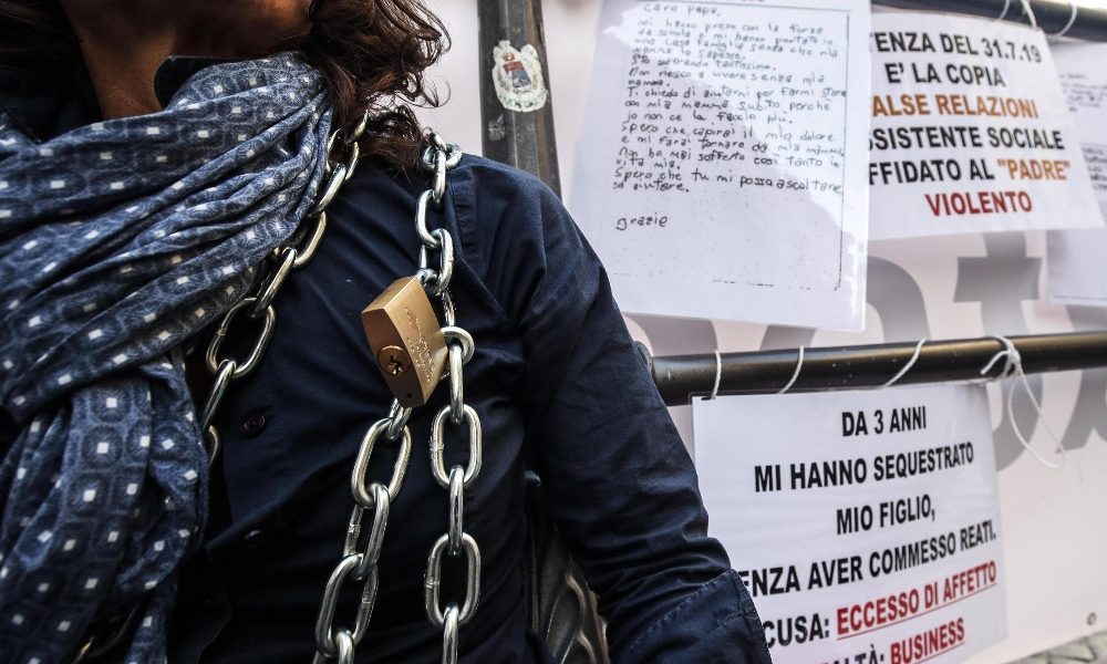 Affidi,stop domiciliari sindaco Bibbiano