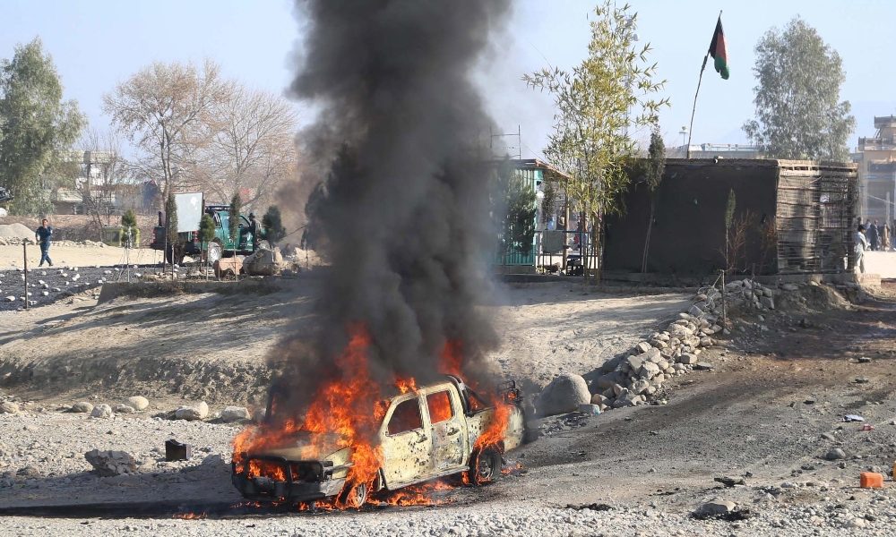 Afghanistan: attacco suicida a base militare, almeno 8 morti
