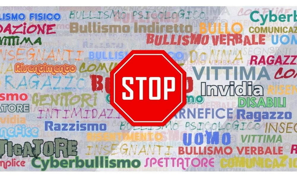 Aggrediscono 17enni e poi postano foto