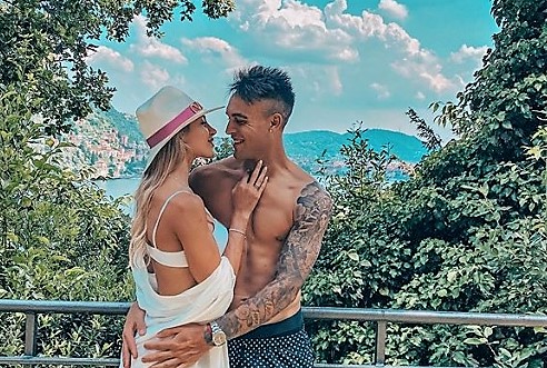Nuovi scatti sul Lago di Como per la coppia Lautaro Martinez-Agustina Gandolfo
