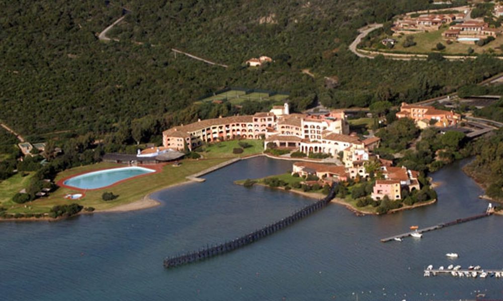 Albergatori, drappi neri in hotel chiusi