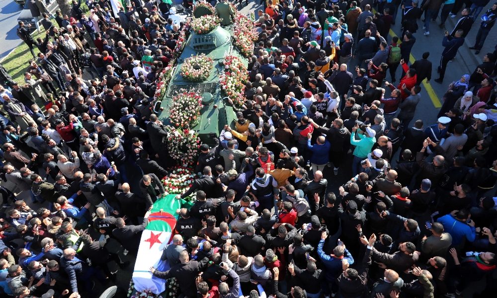 Algeria: in migliaia a funerali Salah