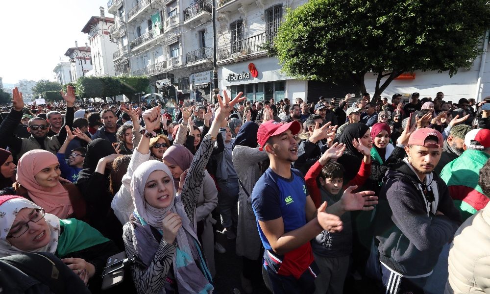 Algeria: manifestazioni anti-voto