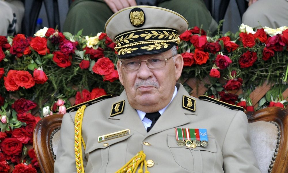 Algeria: morte gen.Salah,3 giorni lutto