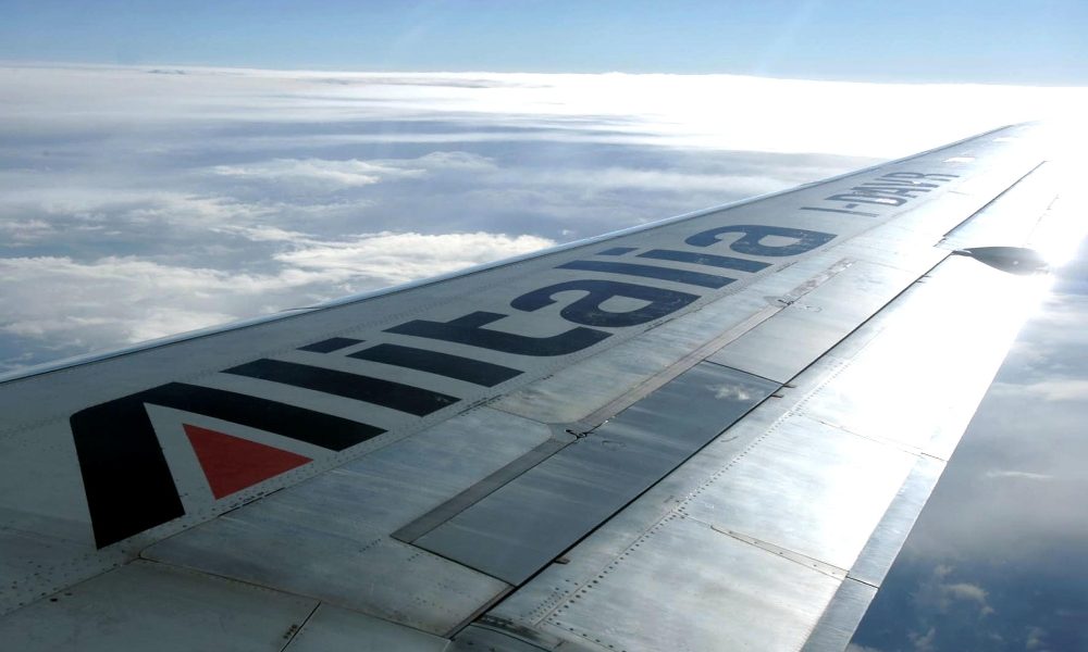 Alitalia: Giorgetti, decollo per estate, non remare contro