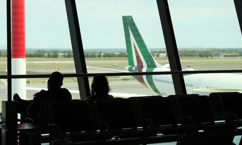 Alitalia: commissario vede sindacati, rischi per stipendi
