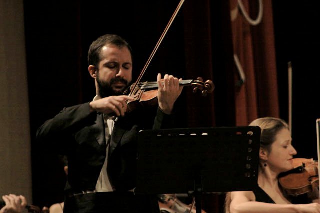 Davide Alogna suona con l’orchestra della Scala di Milano