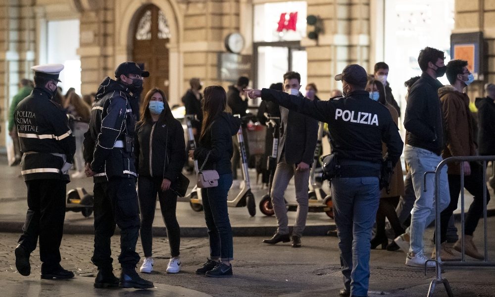 Altra ragazza rapinata a Roma,caccia a ladri del coprifuoco