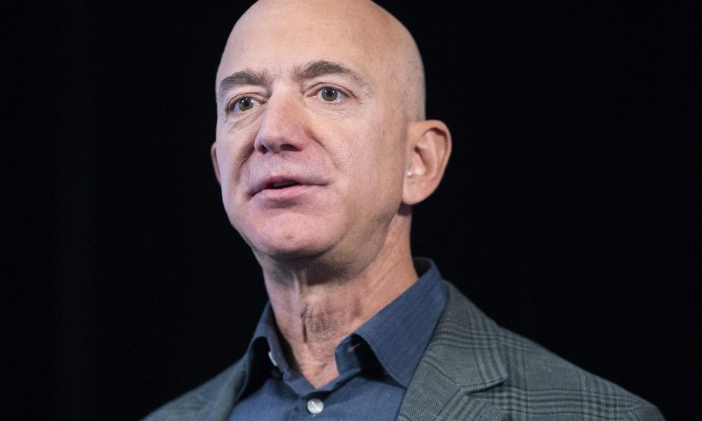 Amazon: Bezos paperone, vale 171,6 mld