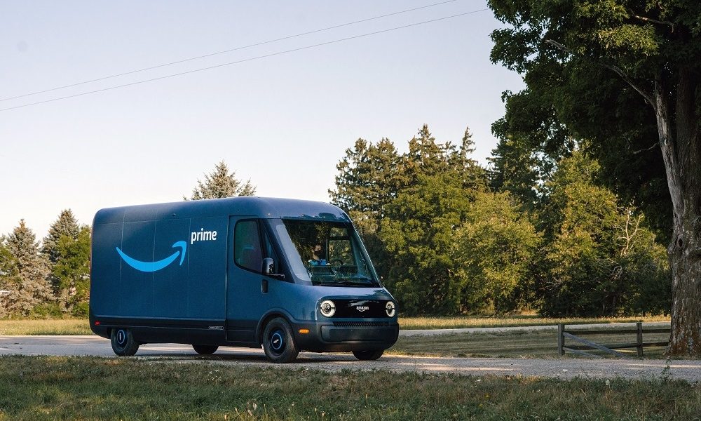 Amazon: debutta veicolo elettrico consegne,100mila nel 2030