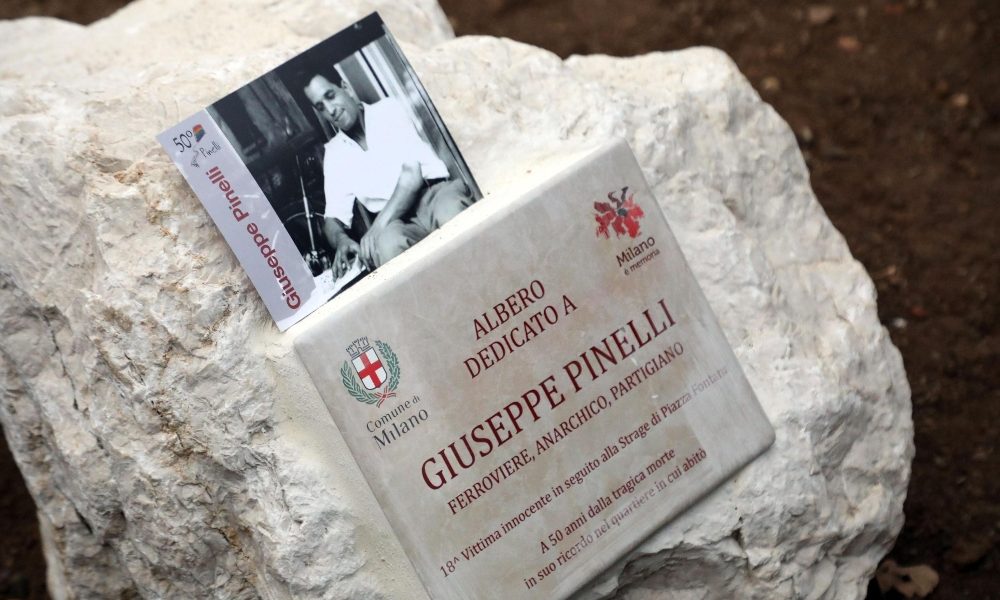 Anpi, asportata targa Pinelli, Comune Milano la rimetta