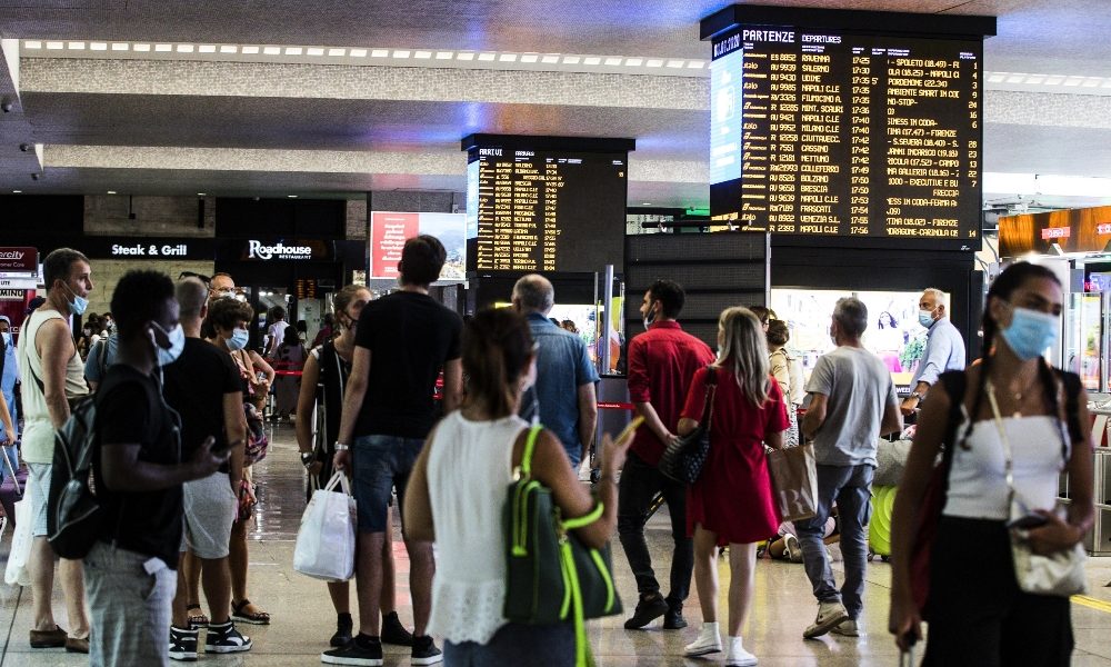 Antitrust: indagine su aumento prezzi treni in feste Natale