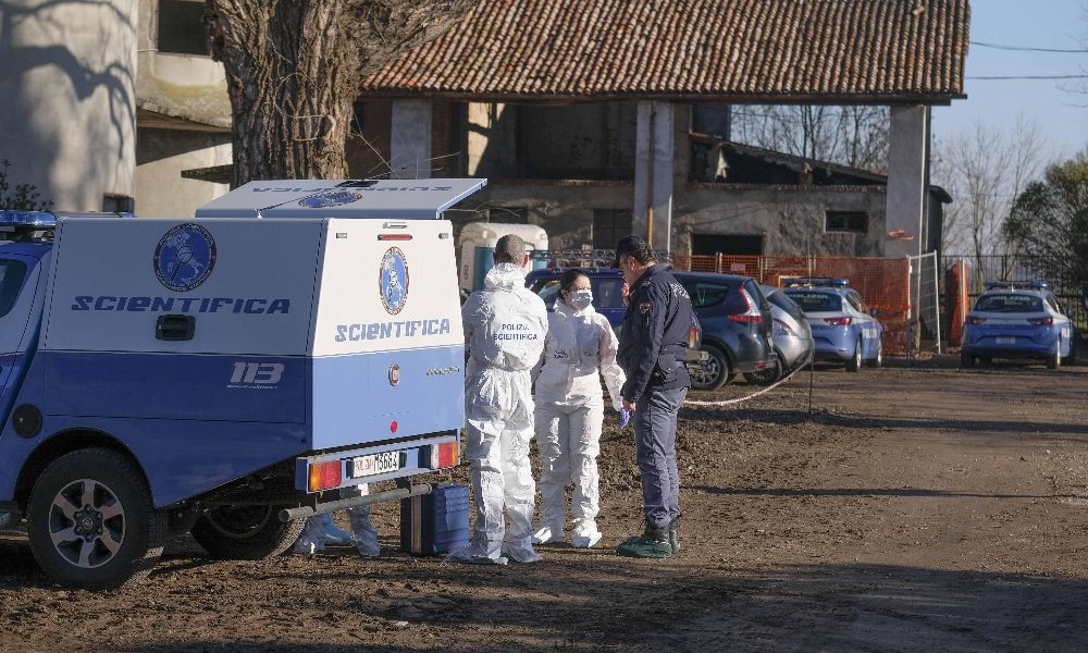 Anziana uccisa, soldi spesi con ragazze
