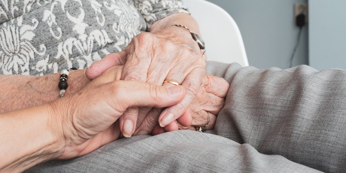 Covid e vacanze: anziani nel mirino dei truffatori